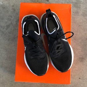 Nike infinite reacts. Women’s 7. Flyknit